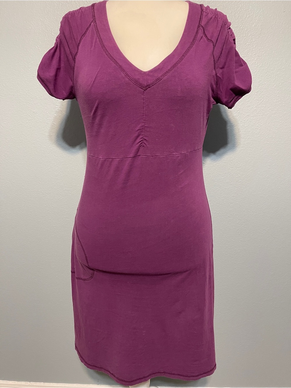 Athleta Womens Purple V Neck Ruched Short Sleeve Knit Pocket Dress Travel Medium